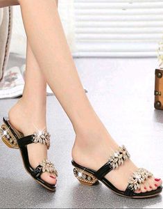 Sparkling Crystal Flower Sandals