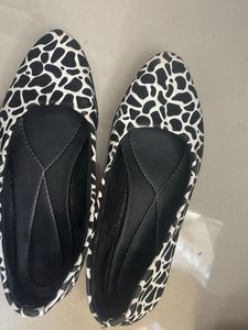 Chic Animal Print Ballerinas