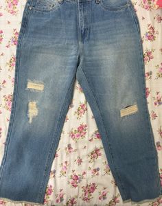 Stylish Light Wash Ripped Jeans