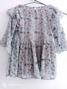 Vintage Floral Ruffle Top🌸✨