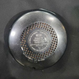 MAC Studio Fix Powder + Foundation NC30