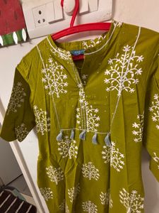 Beautiful green kurta in excellent condition
