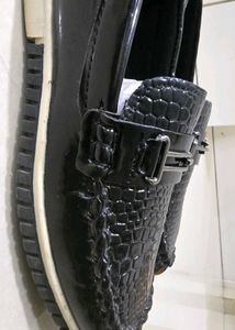 Boys Black Textured Loafers