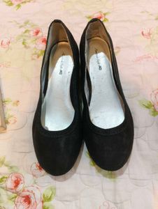 Black wedges