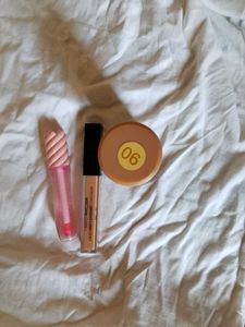 MARS Foundation &amp; Concealer Set with lipgloss