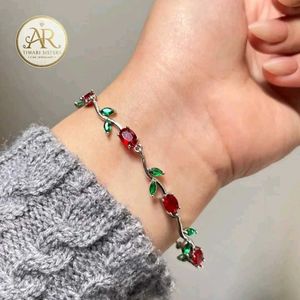 combo of bow earings with chunky pendant and tulip