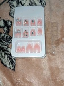 Chic Heart Press-On Nails