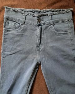 Skinny Fit Jeans with Frayed Hem
