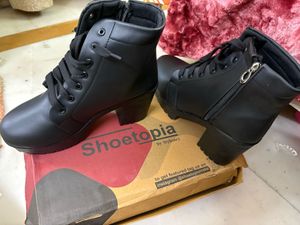 STYLISH BLACK BOOTS