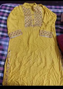 Elegant Yellow Kurta with Embellishments xxl