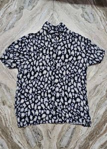 Chic Leopard Print Button-Up Shirt