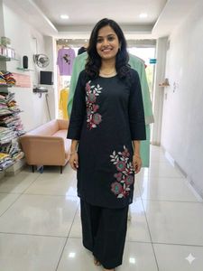 Elegant Black Kurta with Floral Embroidery Cordset