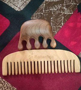 Set of 2 Wooden Combs for Healthy Hair