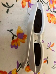 Chic White Rectangular Sunglasses