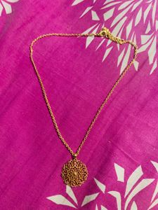 Gold Filigree Pendant Necklace