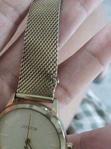 Elegant Gold Mesh Watch