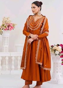Women’s Silk Embroidery Anarkali Kurta Pant with D