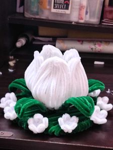 white flower lamp (pipe cleaner)