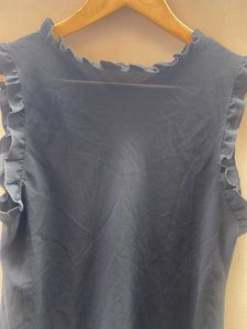 Chic Black Ruffled Sleeveless Top