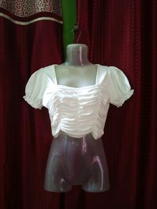 LONDON BELLY White Crop Top