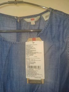 Levi's Girl sleeveless Top . New With Tag.