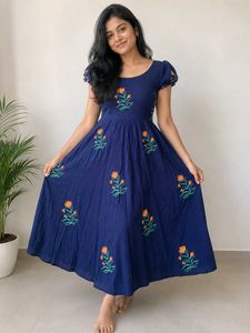 Navy Blue Floral Print froke
