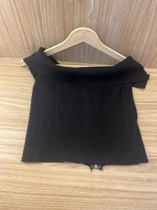 Chic Black Off-Shoulder Zipper Top