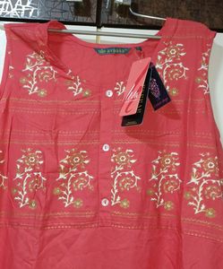 Avasa tomato Color Kurti With Sleeve Inside