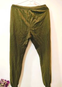 💚Olive Green Joggers printed"LIMITLESS"