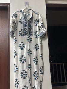Women's White Kurta Set with Blue Print