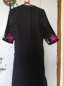 Elegant Black Floral Embroidered Kurti