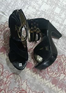 Chic Black Platform Heels