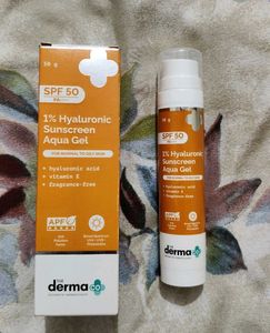 The Derma co 1% Hyaluronic Sunscreen Aqua gel