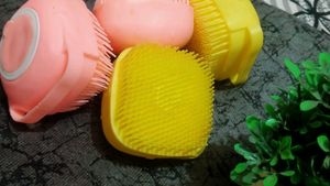SALE (PACK OF 4)💥 extra Soft Silicone Body Scrub.