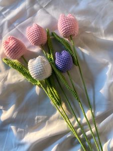 Crochet Tulips With Leaf