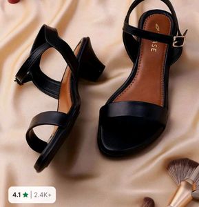 Chic Black Strappy Flat Sandals