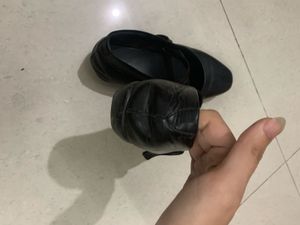 Classic Black Ballerina Flats with Strap