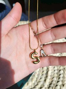 Gold 'S' initial Pendant 💛