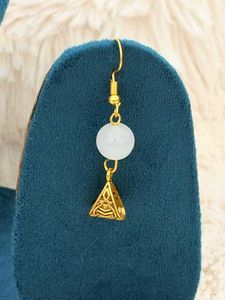 🦪Elegant White Bead &amp; Gold Triangle Necklace Set�