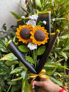 crochet sunflower and daisy bouquet