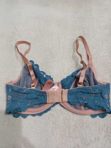 hunkemoller lace bra..32E