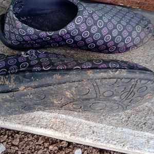 Women's Ethnic Juttis with Floral Print