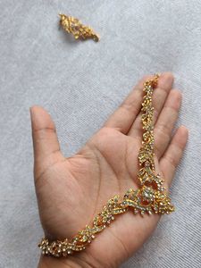 Jewellery set - necklace, earrings &amp; maang tikka