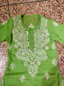 Lucknowi Chikankari Kurti
