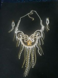 beautiful nacklace with earing