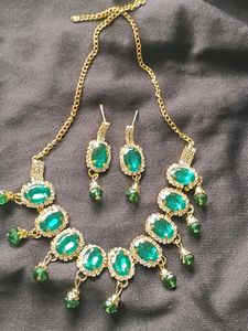 Emerald Green Statement Necklace & Earrings Set