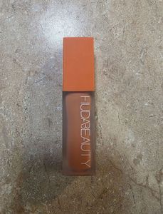 HUDA BEAUTY CORRECTOR - lychee