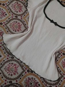 ❤️Ribbed White Top with Black Trim❤️