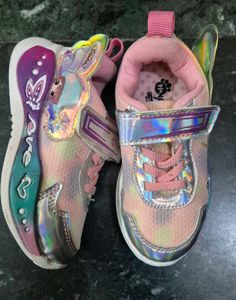 New baby girls sneakers shoes in size 7
