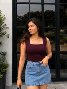 NEWME Sleeveless Square Neck maroon Top